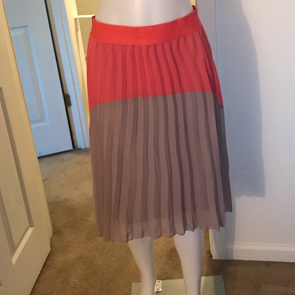 Color block pleated skirt